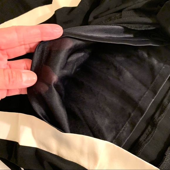 Nine West Short Sleeve Black Dress Silk Trim Size 2 - Picture 6 of 9